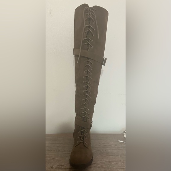 ShoeDazzle Women’s Piper Thigh-High Lace-Up Combat Boots. Size 7.5. NWT! - Picture 7 of 10